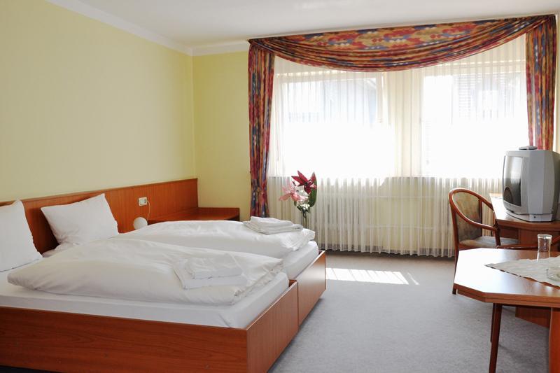 Kirchhain Hotel Hessischer Hof מראה חיצוני תמונה